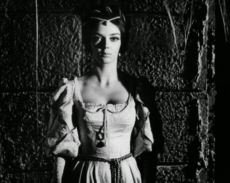 736px x 585px - Queen of Schlock! The B Movies Queens: Gothic Scream Queen Barbara Steele |  Lizzie Violet